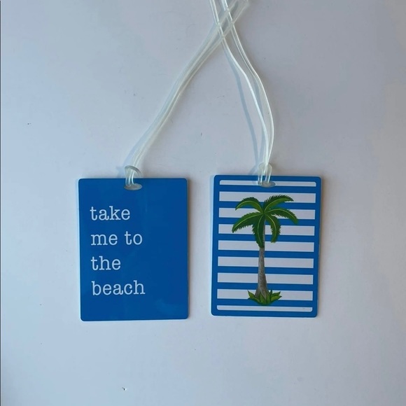 Forever in Fiji lip kit with a matte lip, gloss, lip scrub & beachy accessories - Picture 6 of 8